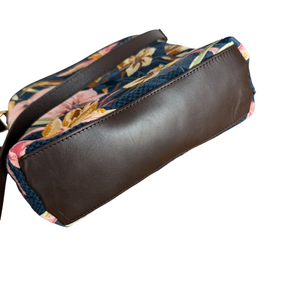 Tommy Bahama Floral Crossbody Bag Embroidered Blue Pink Brown Leather Strap - Picture 11 of 11